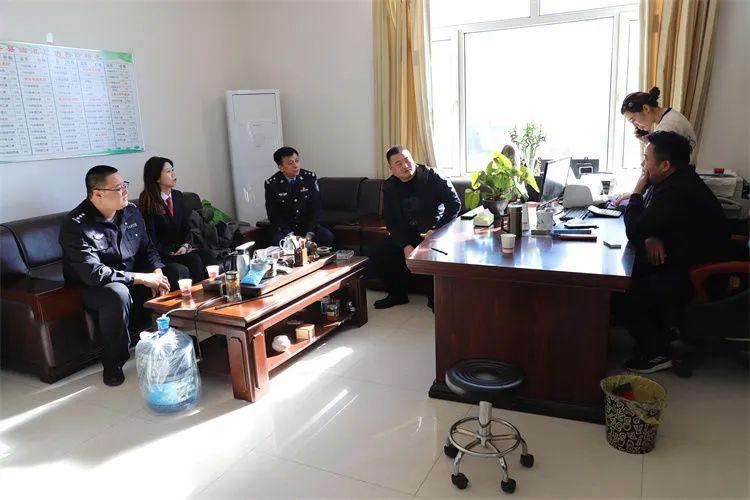 堅持市場化、法治化、國際化路徑，推動金融高水平對外開放